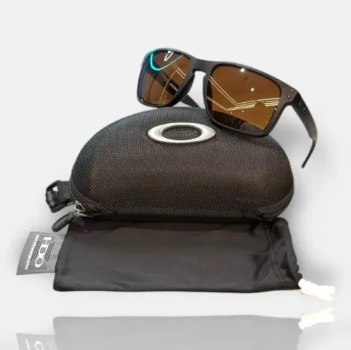 Óculos Oakley, modelo Holbrook (novo, sem uso), acompanha case, e bag