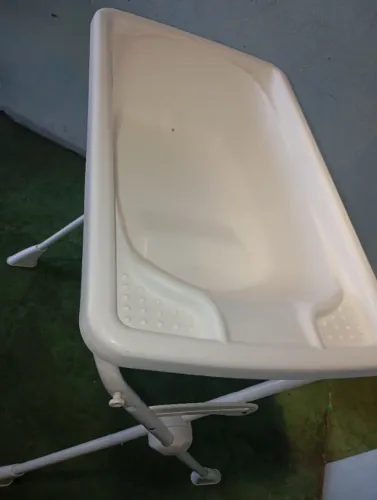 Banheira bebe kid com o suporte 