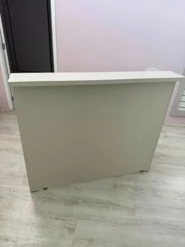 Balcão de Recepção em MDF Off White - Moderno, Funcional e Elegante