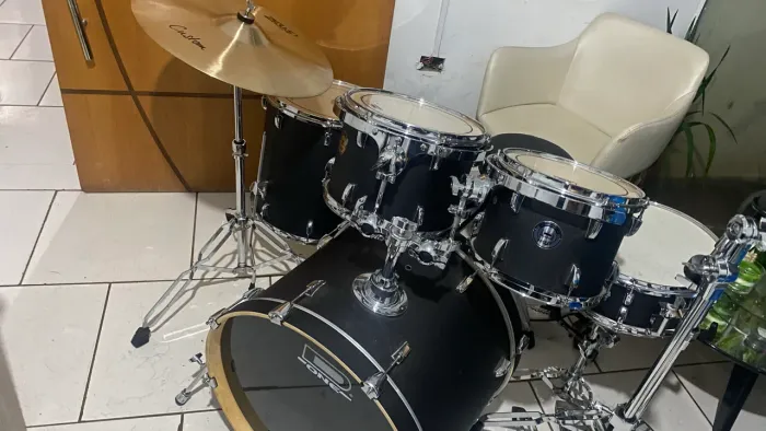 Bateria D one + pratos Zeus