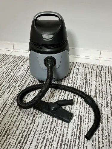 Aspirador de Pó e Água Electrolux com Função Sopro 1400W A10N1