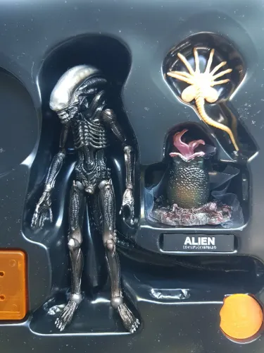 Alien Sci-Fi Revoltech Series 001 Japão Alien Kaiyodo Rara Versão Transparente
