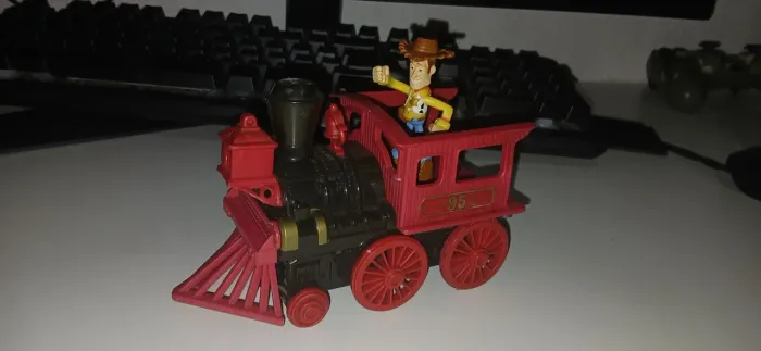 Woody Pull & Go Trem Toy Story