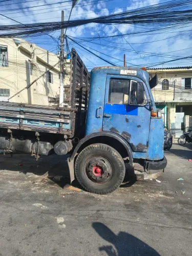 Caminhão Mercedes cara chata Ip321
