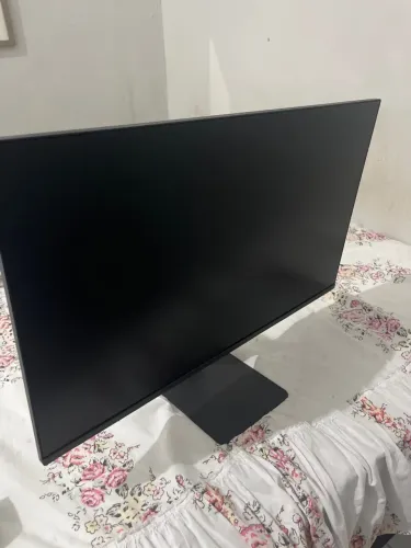 Monitor utragear 144hz 900 reais