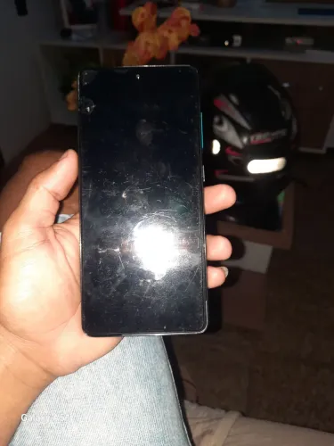 Samsung A51 com pequeno trinco que não afeta em nada