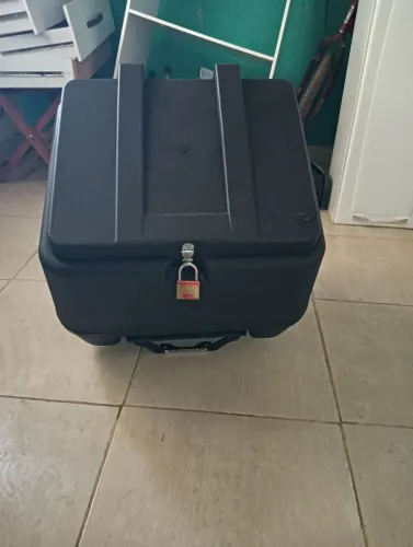 Baú de moto novo....