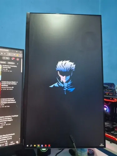 Monitor com braço articulado