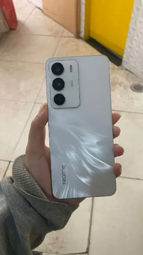 Realme c73