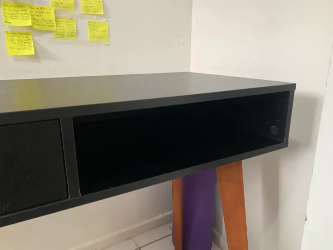 Mesa para Escritório ou Estudos - Moderna e Compacta 