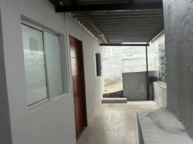 ALUGO CASA RECÉM REFORMADA PLANALTO V.V