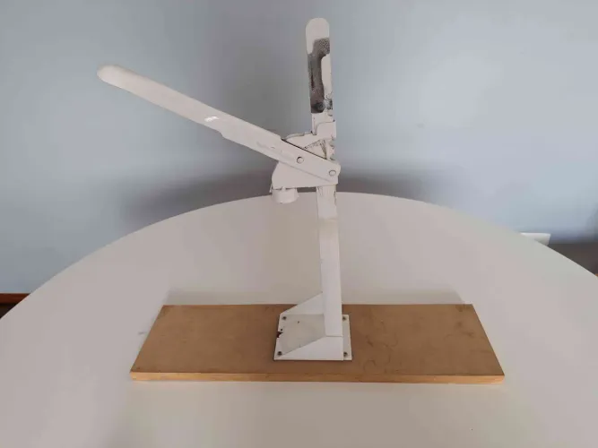 Arrolhador de garrafas tradicional de mesa