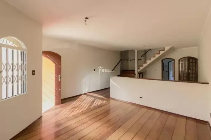 Sobrado semi mobiliado para locação em Santo André, Parque Jaçatuba - 175m² de Área Constr
