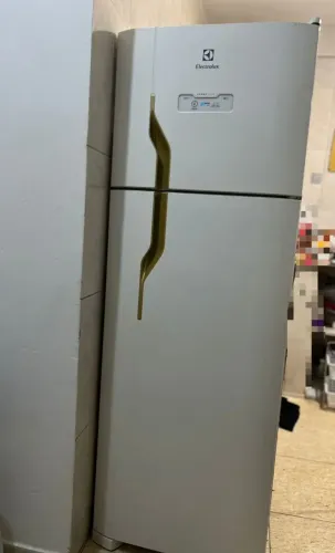 Vende-se geladeira da ELECTROLUX! Funcionando perfeitamente.