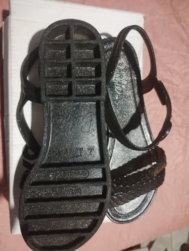 Vendo uma Alpercata da Barbie número 31/32 calçou somente 1 vezes 
