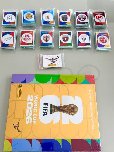 Álbum dourado lacrado + todas as figurinhas para completar o álbum