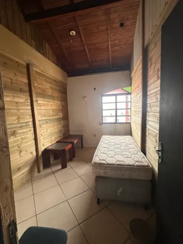 ALUGAM-SE QUARTOS NO CENTRO DE PALHOÇA