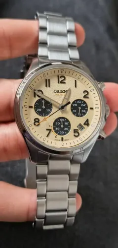 Relógio Orient Solar. Aço inox. Vidro Safira. Excelente estado. Beje com detalhes preto.