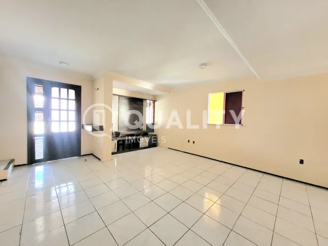 Casa duplex à venda no Mondubim