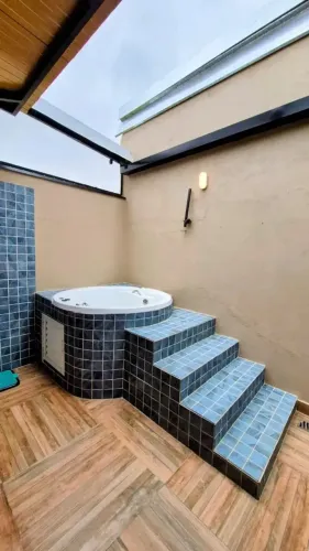 Condomínio Parque das Cerejeiras Sobrado com 2 quartos, 2 banheiros, Ofurô, teto retrátil