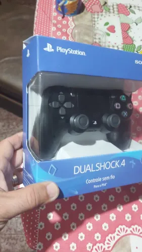 Controle PS4 Dual shock sem fio original . Nunca usado.