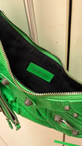 BALENCIAGA LE CAGOLE SHOULDER BAG - VERDE