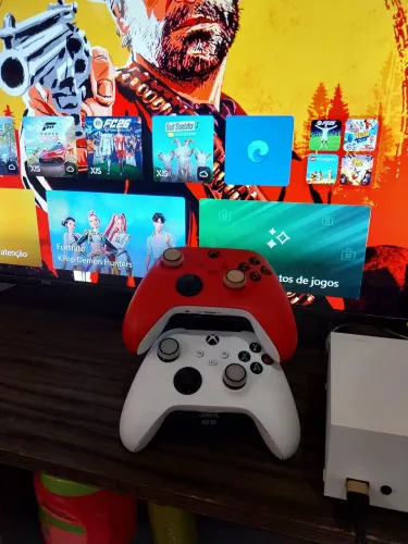 Xbox séries s 500GB bem conservado com dois controles.