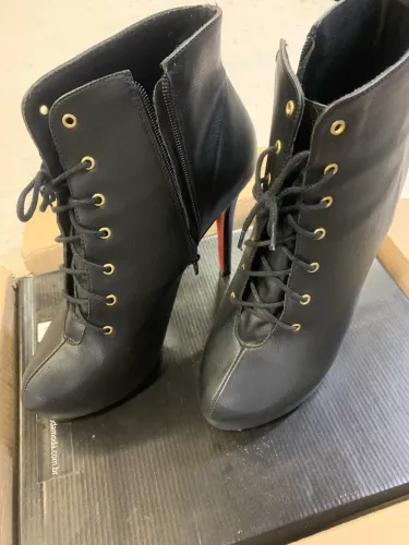 Bota salto alto