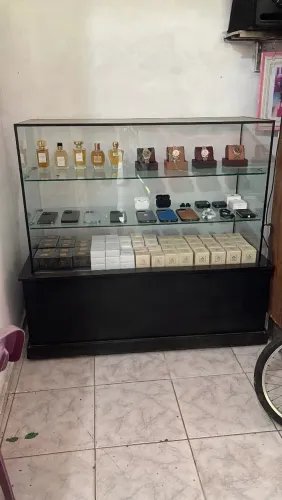 2 balcões vitrine de vidro - loja / perfumaria  / celular  - R$ 2.800 cada