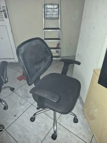 Cadeira de escritorio com base giratoris