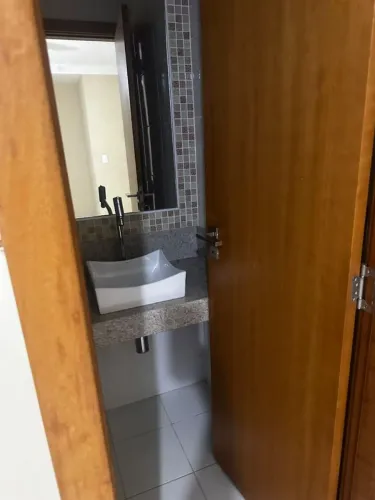 Aluga-se casa com 1 quarto