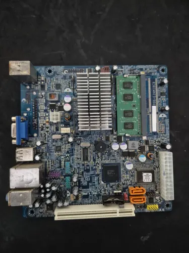 Placa-mãe com processador Dual Core e 2GB RAM