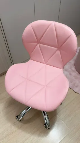 Cadeira rosa muito nova!!
