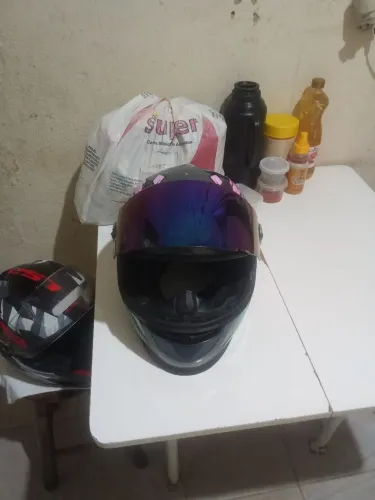 Capacete LS2 está conservado