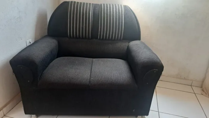 Sofá 2 lugares, 80,00 menor preço é esse, retirada na cidade alta