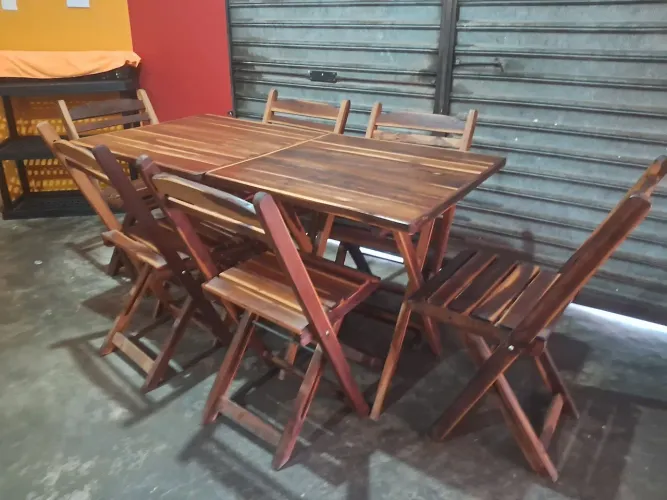 Conj. Mesa c/ cadeiras em madeira dobrável invernizada