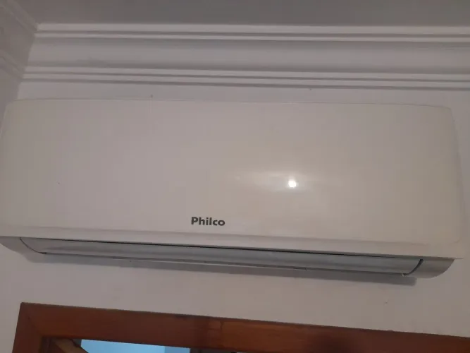 Ar condicionado Philco 12 mil btus quente e frio.