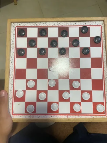 Tabuleiro de ludo,damas e jogo do moinho/trilha