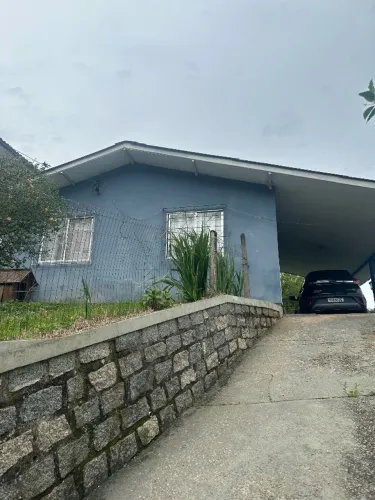 Casa, 2 quartos, grande jardim e espaço para colocar piscina, em Forquilhinhas 