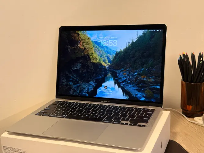 macbook air 13 2020