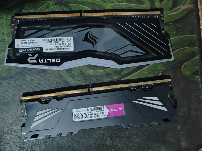 Kit 2 memória ram DDR4 uma RGB