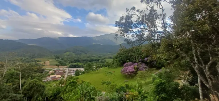 SÍTIO EM ÁGUAS MORNAS-SC