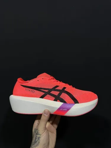 Tênis ASICS Metaspeed Ray
