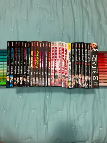 Coleção mangás variados/ diversos Slayer, Chainsaw, Bleach, Jujutsu, Blue Lock, slam dunk,