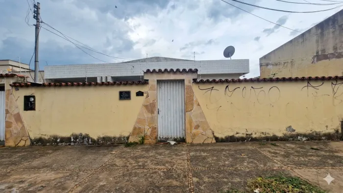 CASA 3 QUARTOS SETOR COIMBRA