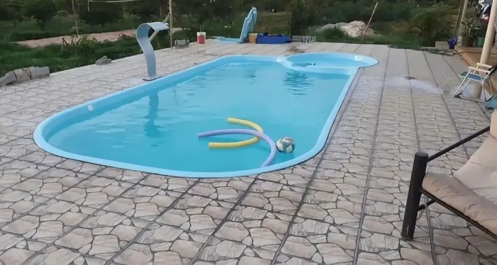 ? Piscina direto da fábrica ?