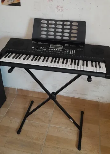 Teclado Revas KB-330 + suporte de partitura + tripé e capa