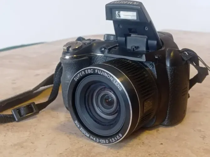 Camera Digital Compacta Fujifilm: Finepix 30x de zoom