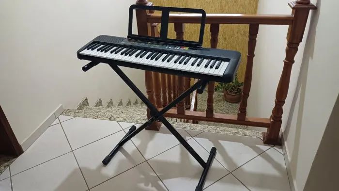 Teclado Yamaha PSR F52 + Suporte em X