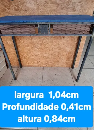 Aparador Tubular Ouro Velho com Tampo em Madeira